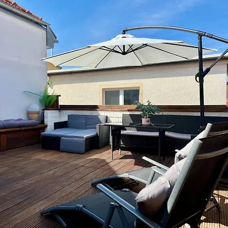 Altbauwohnung Mit Dachterrasse In Der Innenstadt *